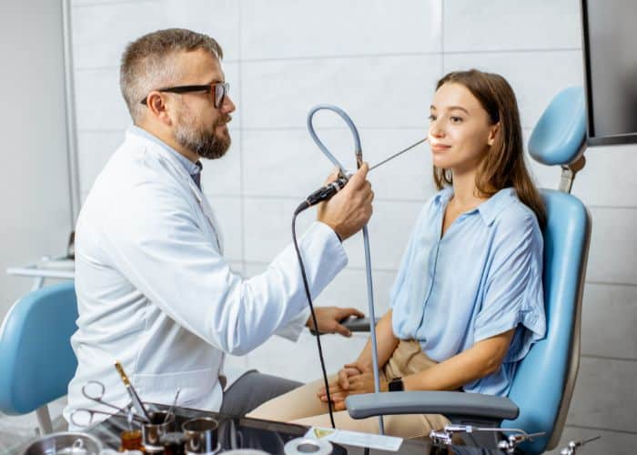 cauterizzazione nasale eseguito su ragazza